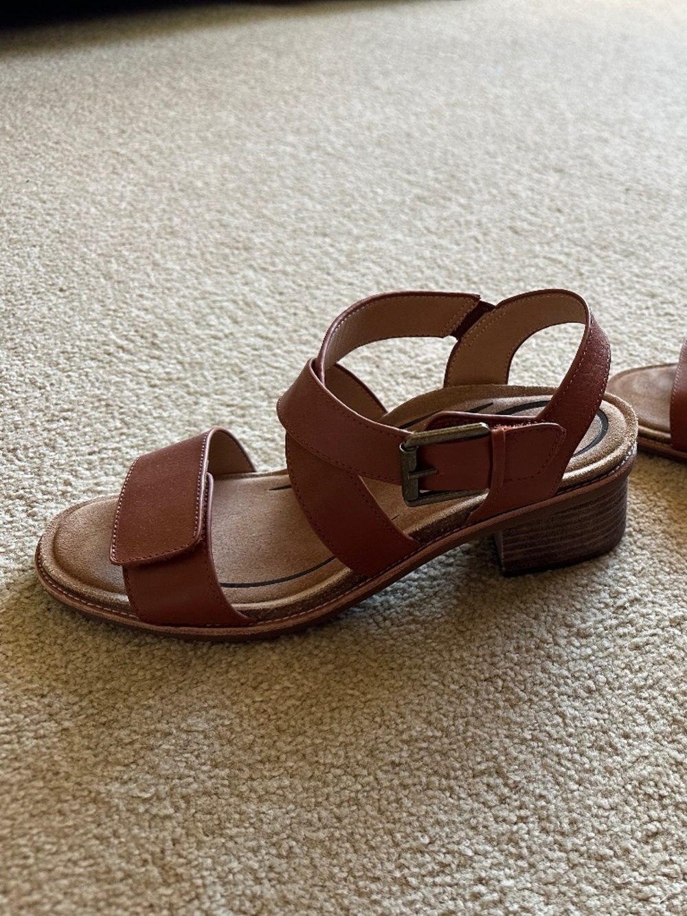 Aetrex Tan Leather Sandals, size 8.5, adjustable width, stack heel - Picture 5 of 10